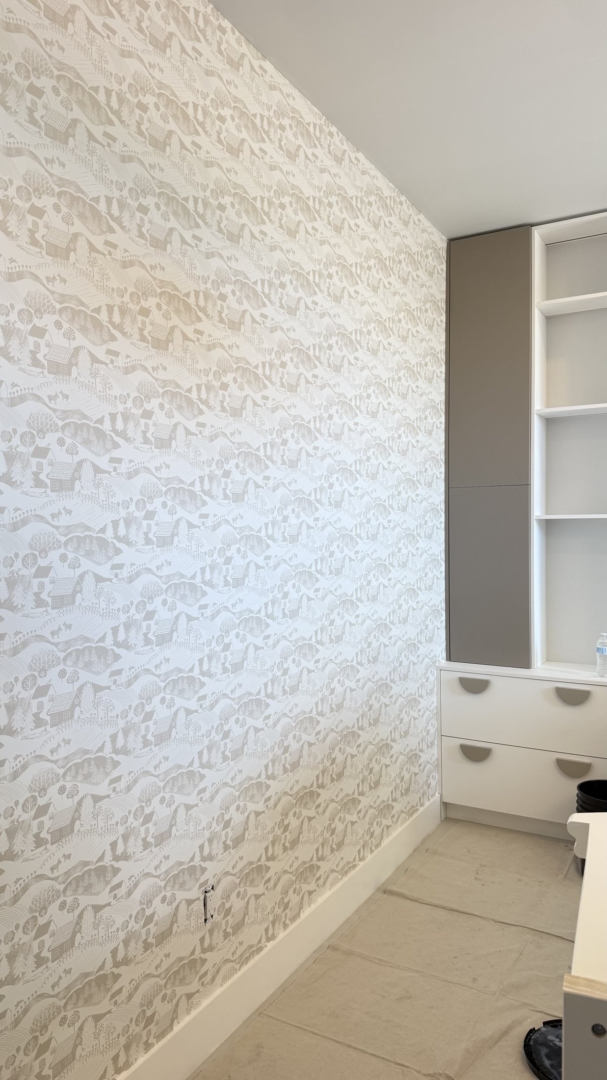 Patterned wallcovering in a Miami residence by Salt Wallcovering